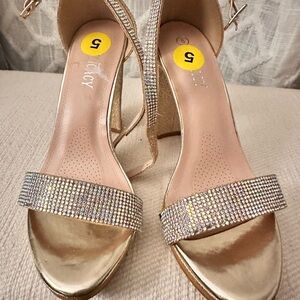 Ellen Tracy Size 5 Heels